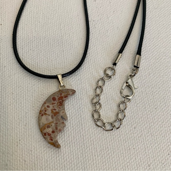 Fossil Stone Crescent Man in Moon Face Pendant Necklace Polished Half Moon 20" - Picture 5 of 7